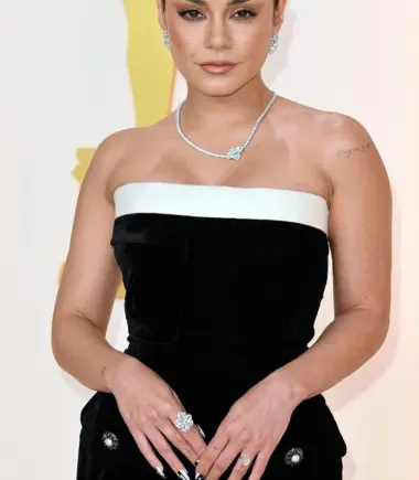 vanessa hudgens wearing roberto coin