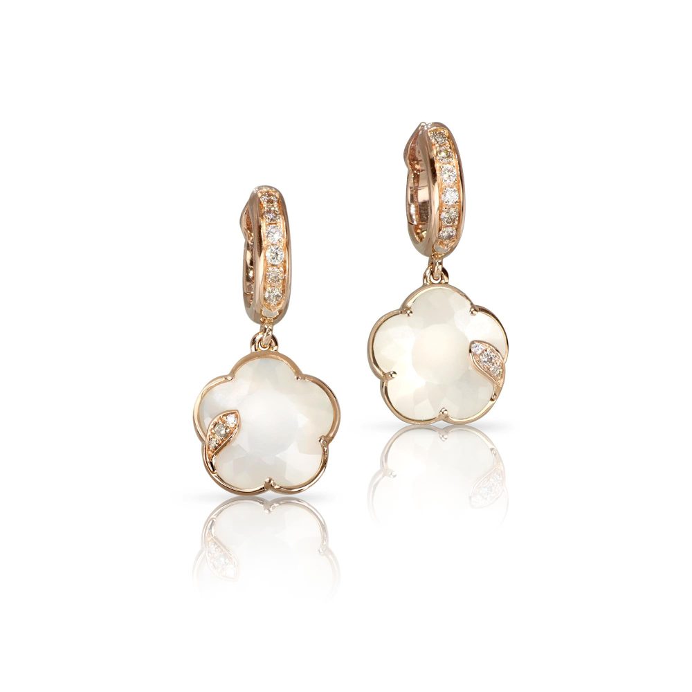 Серьги Petit Joli Lunaire из розового золота 18 карат с перламутром, лунным камнем и бриллиантами.