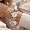 Montecristo Lady Pvd 36mm Механизм: Кварцевый, Три Стрелки, Циферблат: Белый Mother Of Pearl, Ремешок: Золотой Сатин. Montecristo Lady Pvd 36mm Механизм: Кварцевый, Три Стрелки, Циферблат: Белый Mother Of Pearl, Ремешок: Золотой Сатин.
